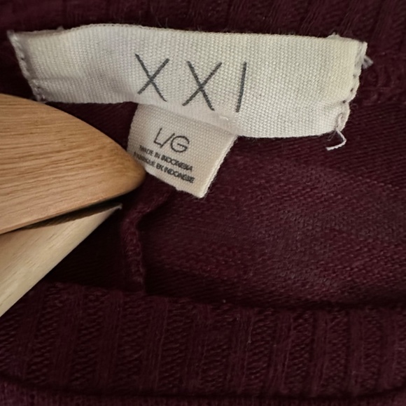 Forever21 stripped sweater - Picture 3 of 3